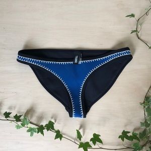 TRIANGL BIKINI bottoms blue/black white crochet M